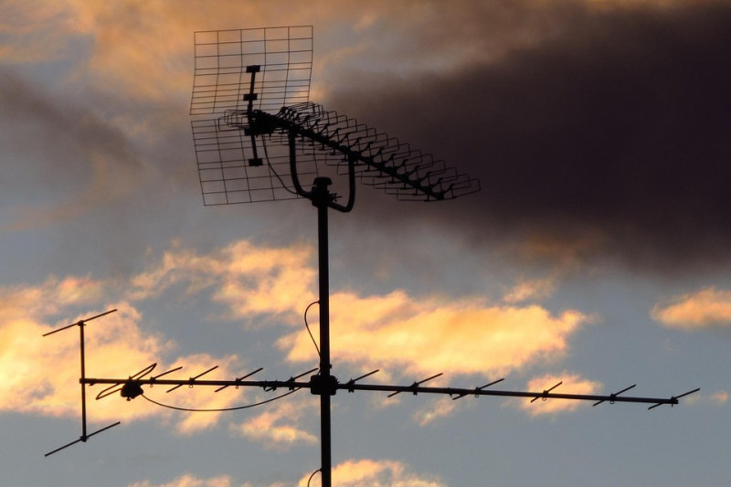 UKE opóźnia konkurs na operatora MUX 5 i nie podaje nowego terminu