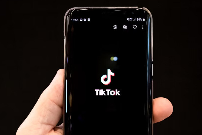 TikTok zwalnia niemieckich moderatorów i zastępuje ich AI. Pracownicy strajkują