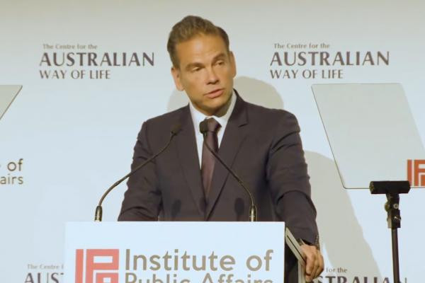 Lachlan Murdoch przejmie kontrolę nad imperium medialnym ojca. Rodzeństwo rezygnuje z praw do sukcesji