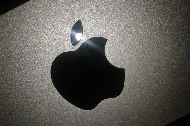 Apple przekroczył 100 mld dol. przychodów, głównie dzięki sprzedaży iPhone'ów