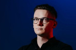 Michał Korejba w kreacji Endorfina Events