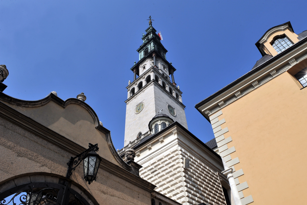 Wojna pod świętą wieżą. Dwaj wydawcy spod Częstochowy spierają się na łamach i w sądzie