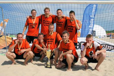 W Świnoujściu odbyła się VI edycja Mistrzostw Polski Radiowców w plażowej piłce nożnej Baltic Radio Cup 2010. (fot. Jakub Matura, Radio Szczecin)