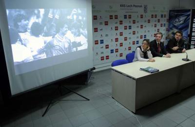 Zwiedzanie stadionu Lecha Poznań  - Joanna Dzios , Paweł Przepióra , Ryszard Dembiński (prezes Euro Poznań 2012) fot. Karol Piechocki