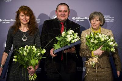 Laureatka Ewa Siedlecka i nominowani Mirosław Maciorowski i Teresa Torańska
. (fot. Piotr Król)