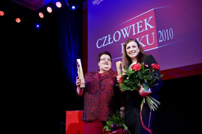 Henryka Krzywonos-Strycharska i Justyna Kowalczyk - laureatki.(fot. Piotr Król)